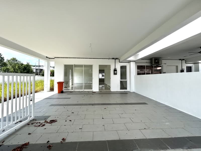 DOUBLE STOREY CORNER @ SURIAMAN 3 SENDAYAN - 1