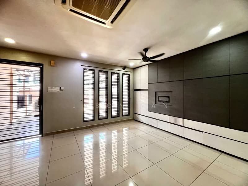 Seri Austin - Terrace Homes untuk Untuk Dijual - RM 799,000, Mac 2026 - Living Room - PropertyGuru.com.my
