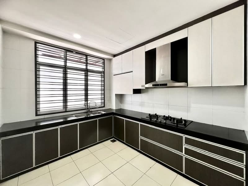 Seri Austin - Terrace Homes untuk Untuk Dijual - RM 799,000, Mac 2026 - Kitchen - PropertyGuru.com.my