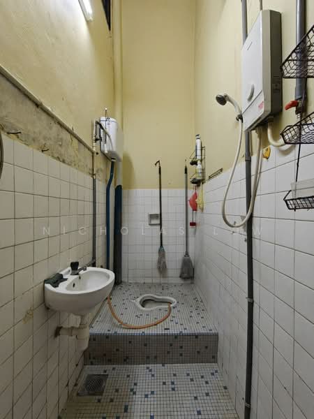 Taman Pelangi Johor Bahru Jalan Kelabu untuk Untuk Disewa - RM 2,500 /bulan, Mac 2026 - Bathroom - PropertyGuru.com.my