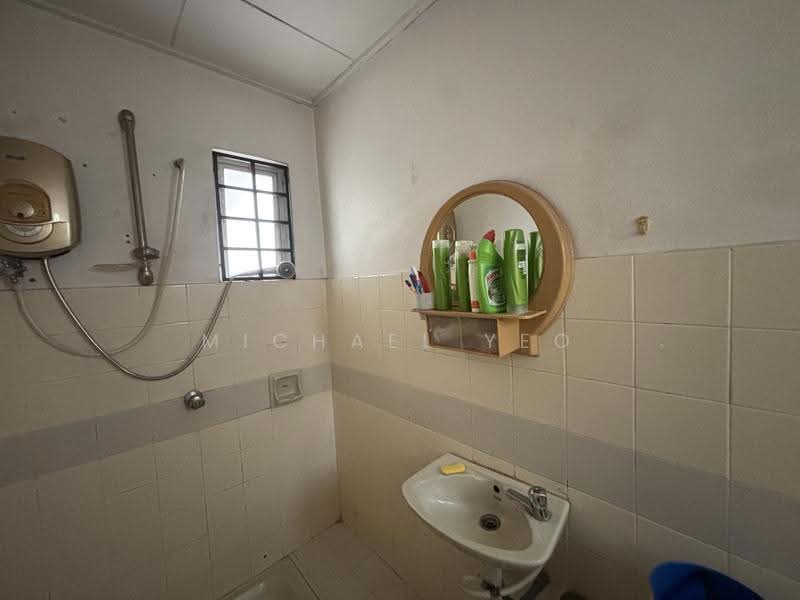 Rumah Teres 2.5-Tingkat untuk Dijual di Bukit Gasing (Petaling Jaya) - Michael Yeo - Master Bathroom - PropertyGuru.com.my