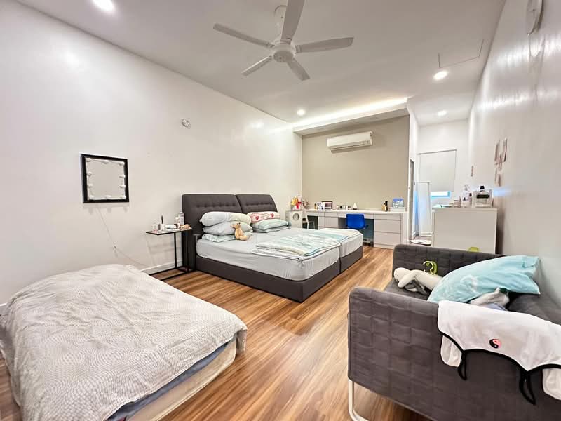 Semi-Detached House for Sale in Anggun 2 Residence (Rawang) - Tom Yip - Bedroom - PropertyGuru.com.my