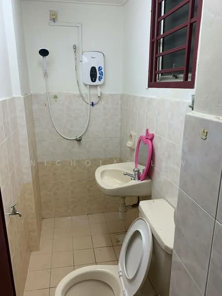 Apartment for Rent at Bayu Puteri 3 - Nicholas Low - Bathroom - PropertyGuru.com.my