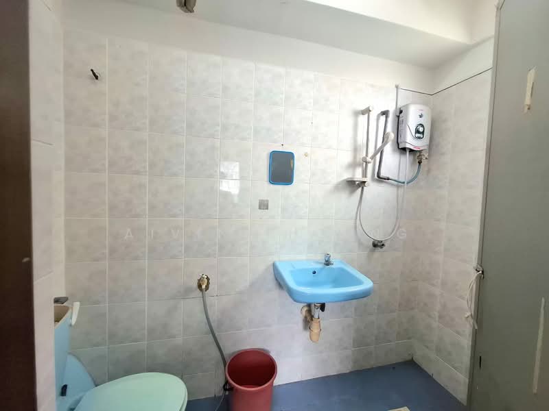 Apartment for Sale at Sri Raya Apartments - Aivin Thoong - Bathroom - PropertyGuru.com.my