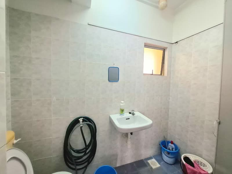 Apartment for Sale at Sri Raya Apartments - Aivin Thoong - Bathroom - PropertyGuru.com.my