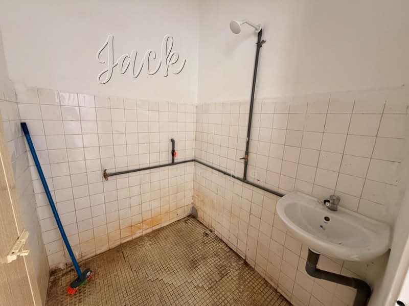 Shop / Office for Rent in Kampung Gajah (Butterworth) - Jack Ng - Bathroom - PropertyGuru.com.my