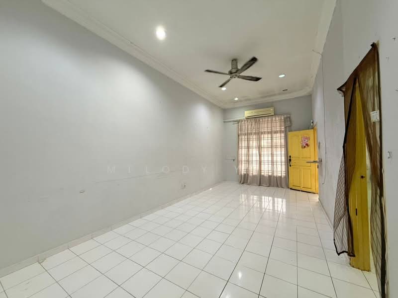 Rumah Teres 1 Tingkat untuk Dijual di Taman Mutiara Rini (Skudai) - Melody Yew - Living Room - PropertyGuru.com.my