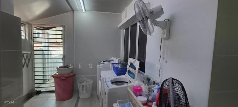 Rumah Berkembar untuk Dijual di Usj 5 (Subang Jaya) - Jessie Lim - Laundry area - PropertyGuru.com.my