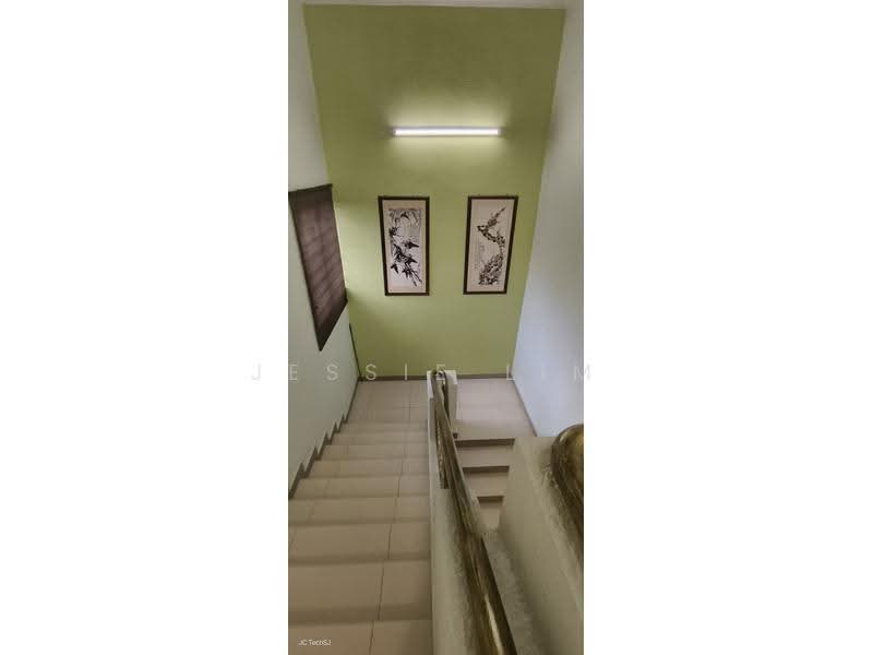 Rumah Berkembar untuk Dijual di Usj 5 (Subang Jaya) - Jessie Lim - Stairs - PropertyGuru.com.my