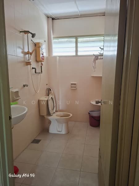 2-storey Terraced House for Sale in SS17 (Subang Jaya) - Kow Sun Han - 2nd bathroom upstairs - PropertyGuru.com.my
