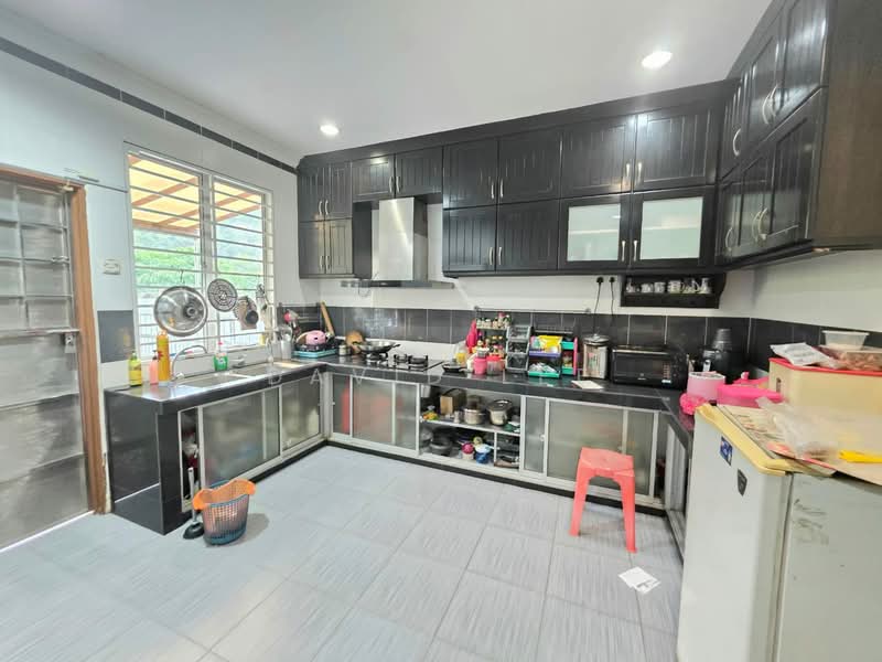 Bungalow for Sale in Bandar Country Homes (Rawang) - David Lee - Kitchen - PropertyGuru.com.my