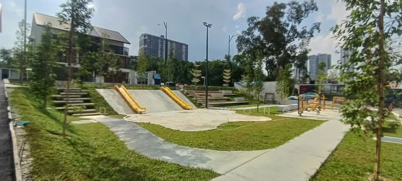 Taman Bukit Serdang untuk Untuk Dijual - RM 2,300,000, Mac 2026 - Exterior - PropertyGuru.com.my