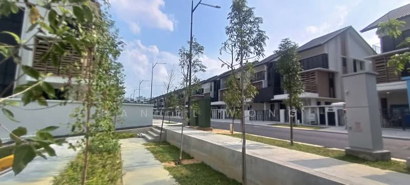 Taman Bukit Serdang untuk Untuk Dijual - RM 2,300,000, Mac 2026 - Exterior - PropertyGuru.com.my