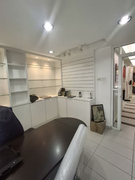 Office for Rent in Klang (Selangor) - Bee Lin - Built in cabinet - PropertyGuru.com.my