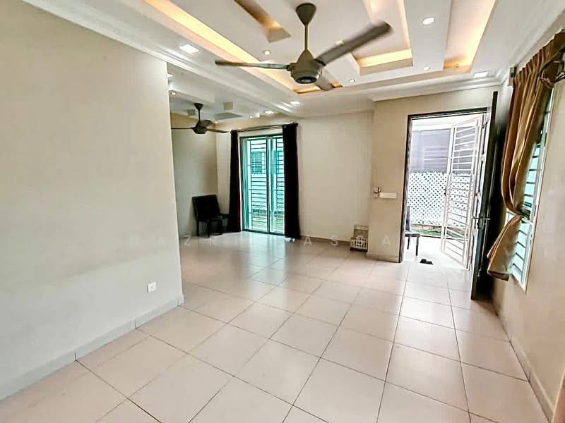 Cluster House for Sale in Bandar Puncak Alam (Puncak Alam) - Nazri Hassan - Living Room - PropertyGuru.com.my