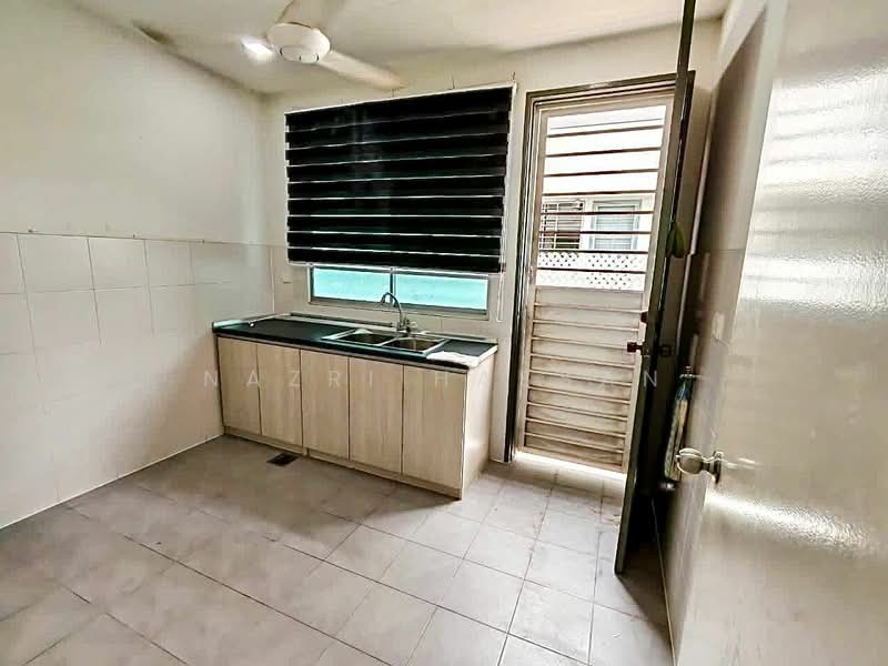 Cluster House for Sale in Bandar Puncak Alam (Puncak Alam) - Nazri Hassan - Kitchen - PropertyGuru.com.my