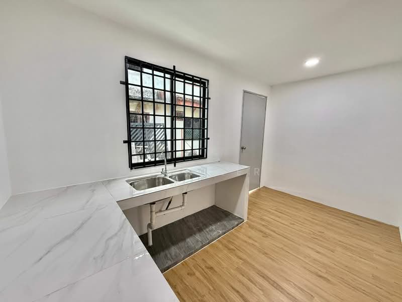 Terraced House for Sale in Taman Molek (Johor Bahru) - Alan Ler - Kitchen - PropertyGuru.com.my