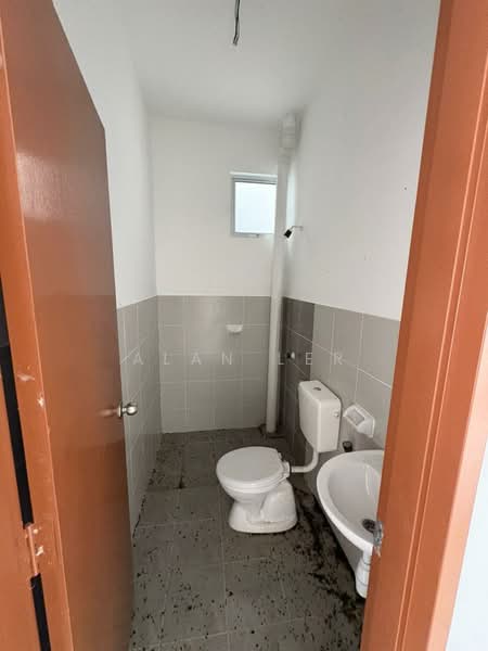 Townhouse for Sale in Taman Bestari Perdana (Pasir Gudang) - Alan Ler - Bathroom - PropertyGuru.com.my