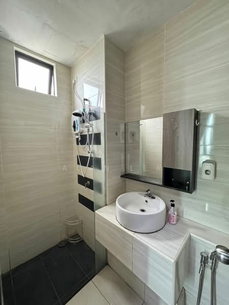 Service Residence for Sale at D'Summit Residences - Alan Ler - Bathroom - PropertyGuru.com.my