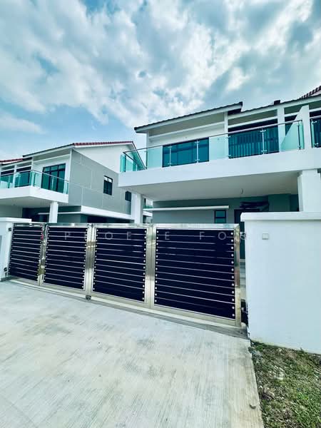 Cluster House for Sale in Taman Mount Austin (Tebrau) - Phoebe Foo - Exterior - PropertyGuru.com.my