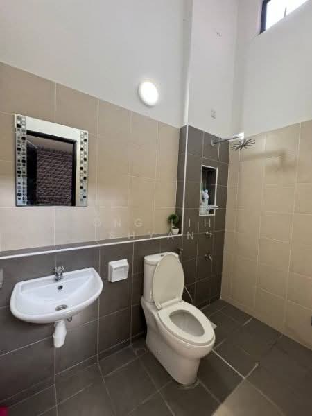 Taman Pulai Hijauan untuk Untuk Dijual - RM 620,000, Apr 2026 - Bathroom - PropertyGuru.com.my