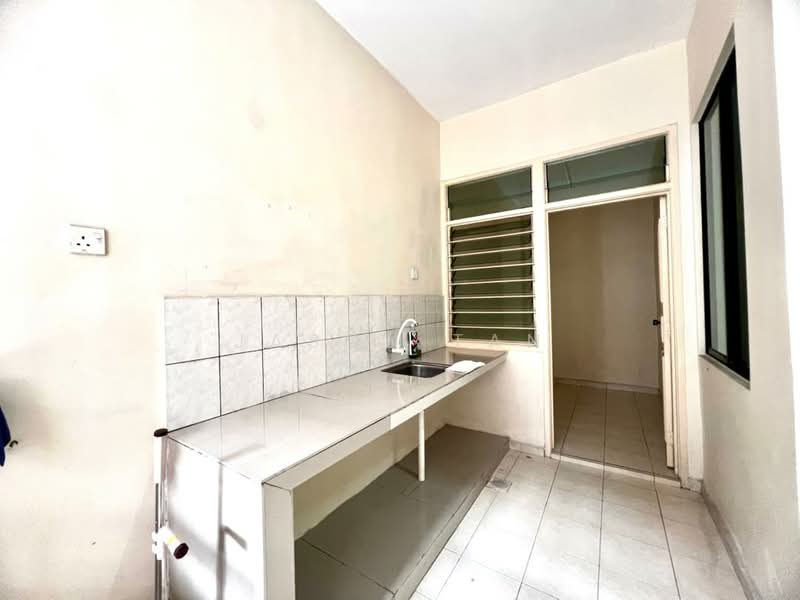 Cluster House for Sale in Austin Heights (Tebrau) - Jason Tan - Kitchen - PropertyGuru.com.my
