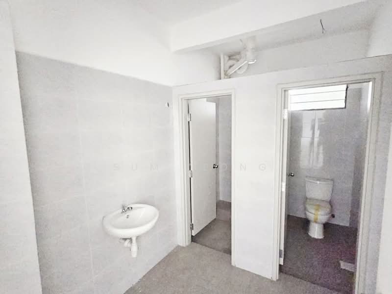 Kilang untuk Disewa di Perdana Industrial Park (Puchong) - Sum Yeong - Bathroom - PropertyGuru.com.my