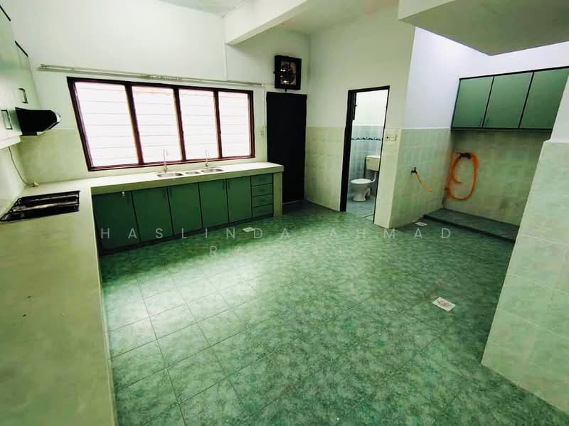 2-storey Terraced House for Rent in Sepang (Selangor) - Haslinda Ahmad Razali - Kitchen - PropertyGuru.com.my