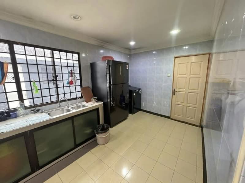 1-storey Terraced House for Sale in Taman Johor Jaya (Johor Bahru) - Elaine Tan - Kitchen - PropertyGuru.com.my