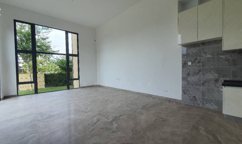 Cluster House for Sale in Forest City (Gelang Patah) - Sam Tee - Living Room - PropertyGuru.com.my