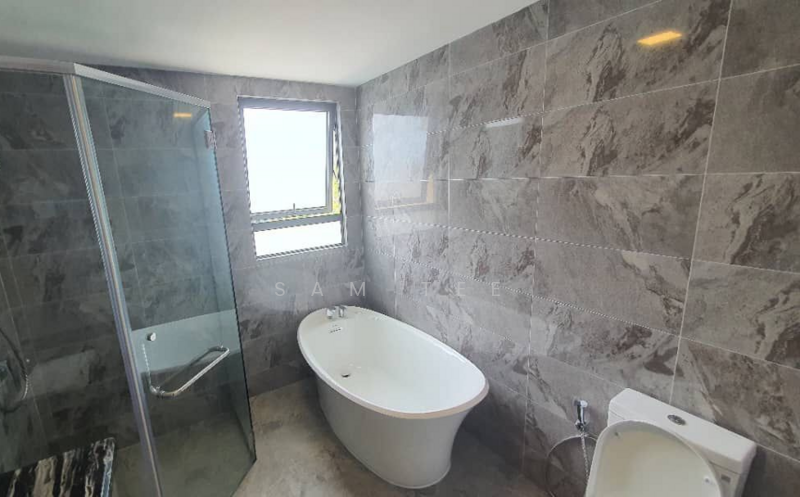 Cluster House for Sale in Forest City (Gelang Patah) - Sam Tee - Bathroom - PropertyGuru.com.my