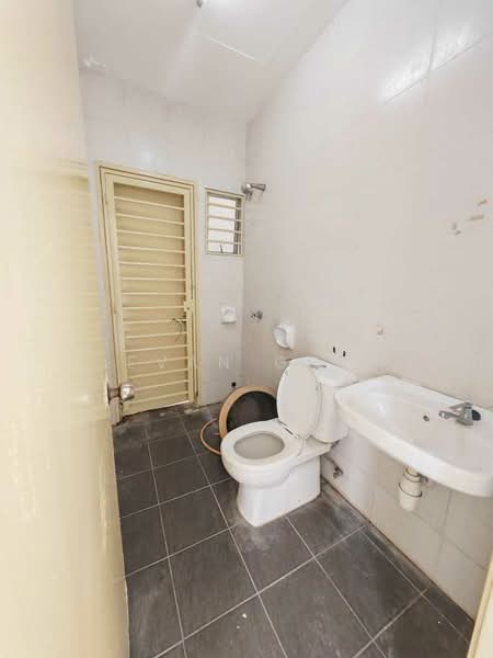 Townhouse for Sale in Taman Putra Perdana (Puchong) - Evan Goh - Bathroom - PropertyGuru.com.my