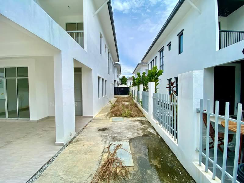 Semi-Detached House for Sale in Shah Alam (Selangor) - Noraini Dahan - Exterior - PropertyGuru.com.my
