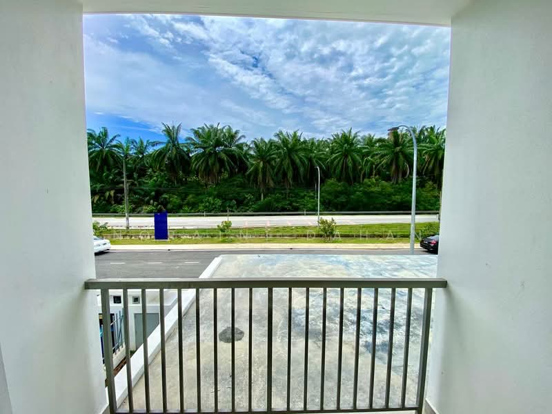 Semi-Detached House for Sale in Shah Alam (Selangor) - Noraini Dahan - Balcony - PropertyGuru.com.my