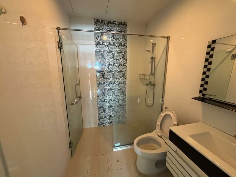 Apartment for Sale at Sri Samudera Apartment (Seaview Residence Suites) - Phoebe Foo - Bathroom - PropertyGuru.com.my