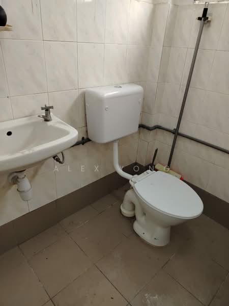 Apartment for Rent at Kekwa Apartment - Alex Yong - Bathroom - PropertyGuru.com.my