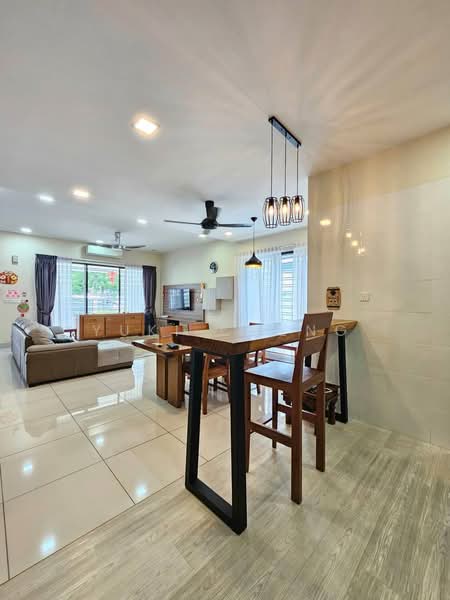 2-storey Terraced House for Rent in Taman Glenmarie (Johor Bahru) - Yuki Cheng - Living Room - PropertyGuru.com.my