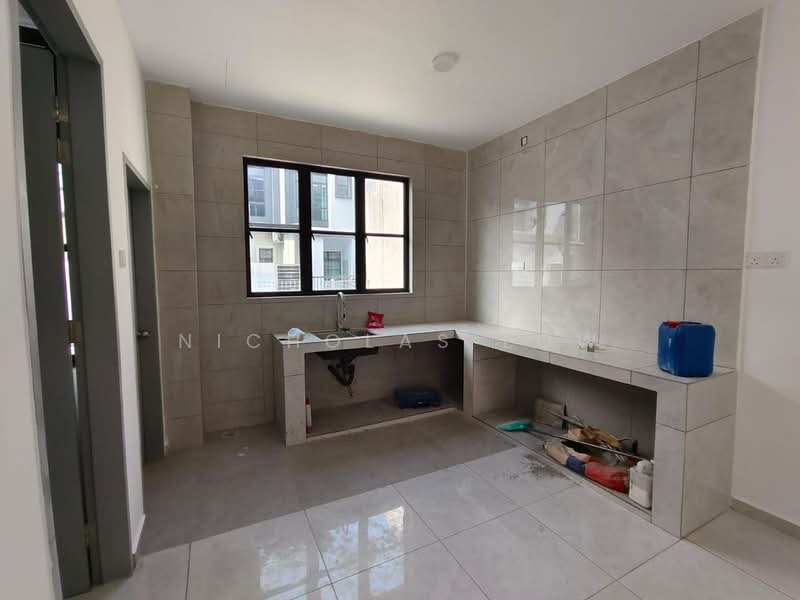 ST Macro Park Taman Mutiara Hijau Kulai untuk Untuk Disewa - RM 1,700 /bulan, Mac 2026 - Kitchen - PropertyGuru.com.my