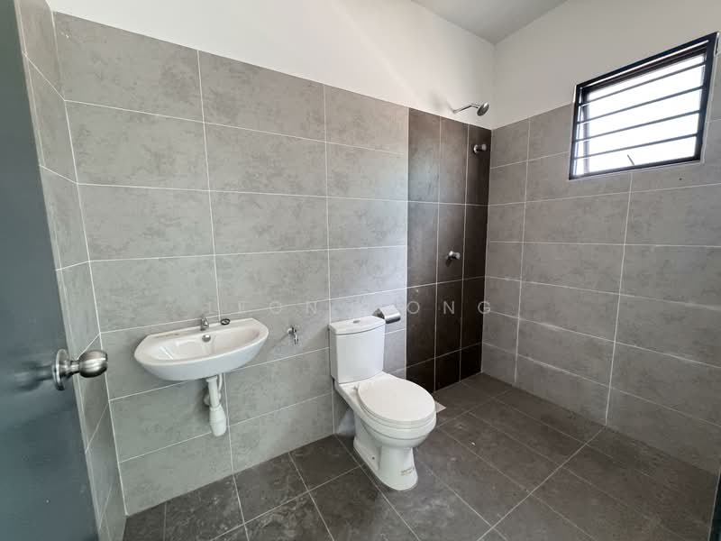 2-storey Terraced House for Sale in Taman Scientex Rawang (Rawang) - LEON WONG - Bathroom - PropertyGuru.com.my