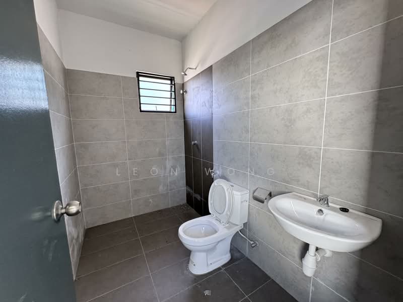 2-storey Terraced House for Sale in Taman Scientex Rawang (Rawang) - LEON WONG - Bathroom - PropertyGuru.com.my