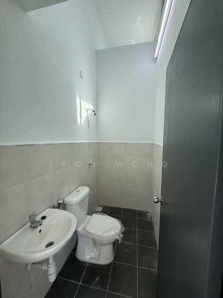 2-storey Terraced House for Rent in Taman Scientex Rawang (Rawang) - LEON WONG - Bathroom - PropertyGuru.com.my