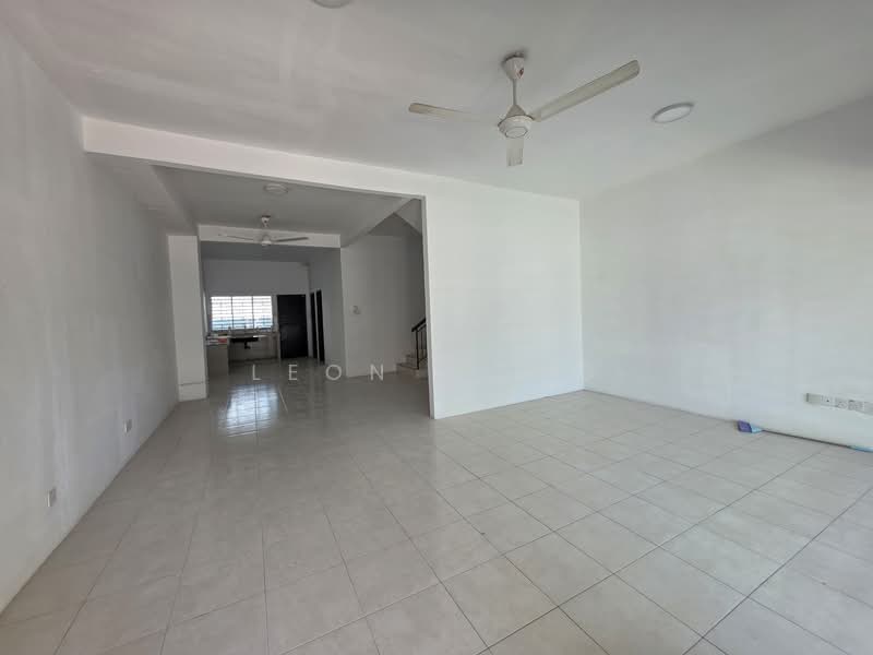 2-storey Terraced House for Rent in Taman Scientex Rawang (Rawang) - LEON WONG - Living Room - PropertyGuru.com.my