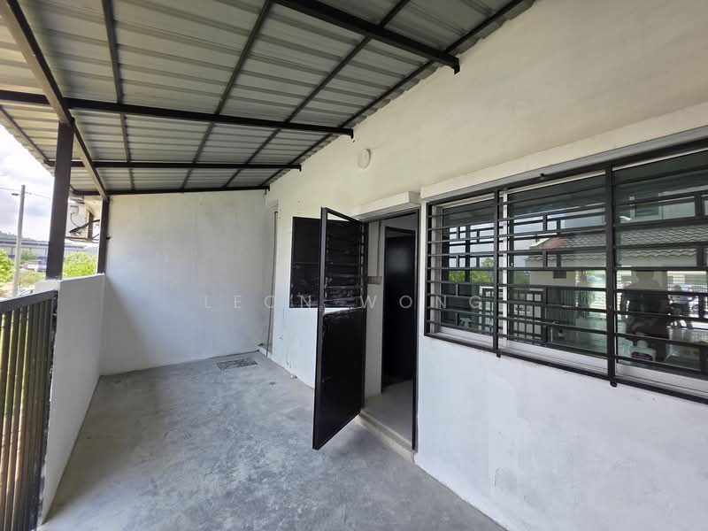2-storey Terraced House for Rent in Taman Scientex Rawang (Rawang) - LEON WONG - Balcony - PropertyGuru.com.my