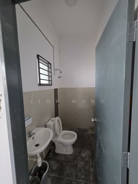 2-storey Terraced House for Rent in Taman Scientex Rawang (Rawang) - LEON WONG - Bathroom - PropertyGuru.com.my