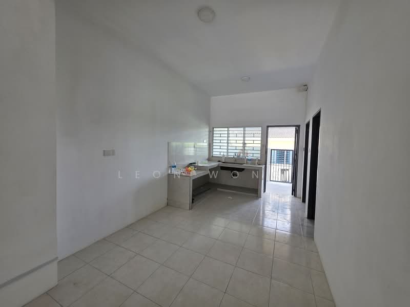2-storey Terraced House for Rent in Taman Scientex Rawang (Rawang) - LEON WONG - Kitchen - PropertyGuru.com.my