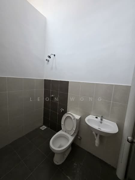 2-storey Terraced House for Rent in Taman Scientex Rawang (Rawang) - LEON WONG - Bathroom - PropertyGuru.com.my