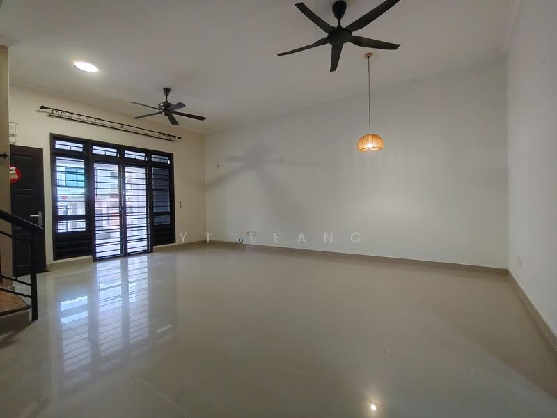 2-storey Terraced House for Sale in Bandar Kinrara Seksyen 5 (Bandar Kinrara) - YT Leang - Living Room - PropertyGuru.com.my