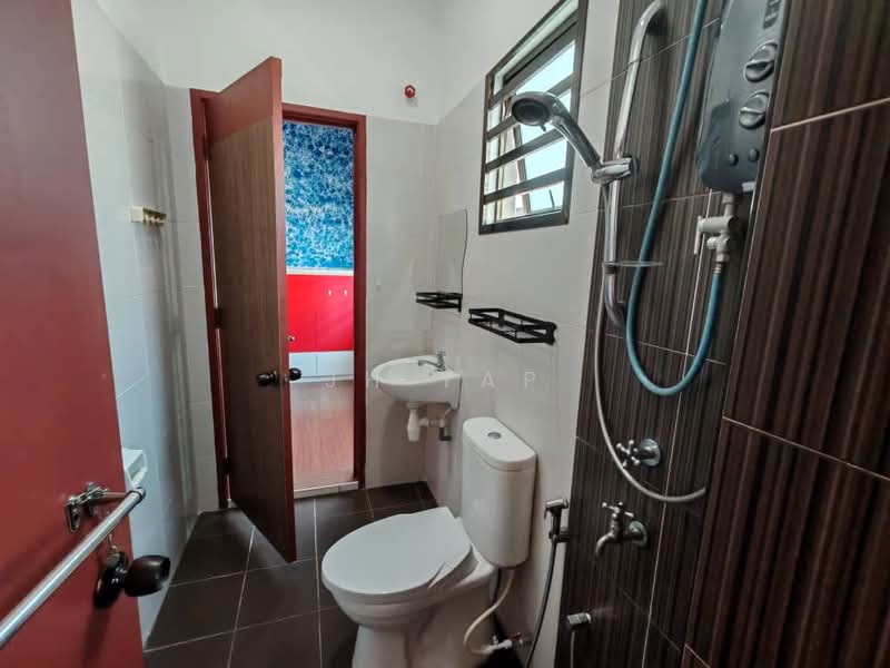 2-storey Terraced House for Sale in Taman Lagenda Putra (Kulai) - JH Yap - Bathroom - PropertyGuru.com.my