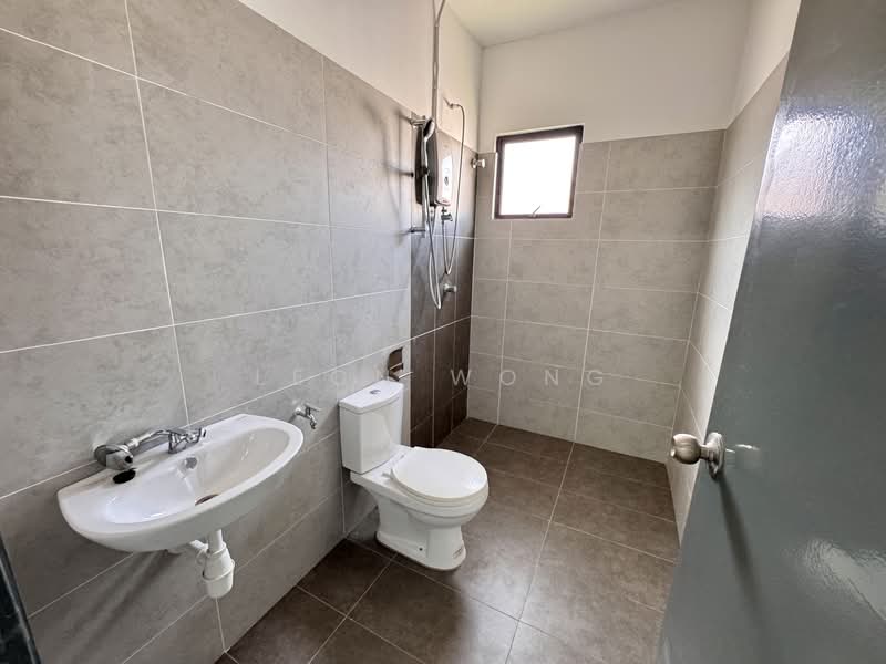 2-storey Terraced House for Sale in Taman Scientex Rawang (Rawang) - LEON WONG - Bathroom - PropertyGuru.com.my