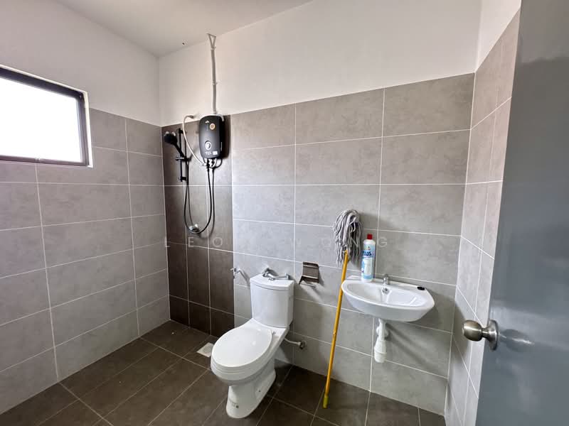 2-storey Terraced House for Sale in Taman Scientex Rawang (Rawang) - LEON WONG - Bathroom - PropertyGuru.com.my